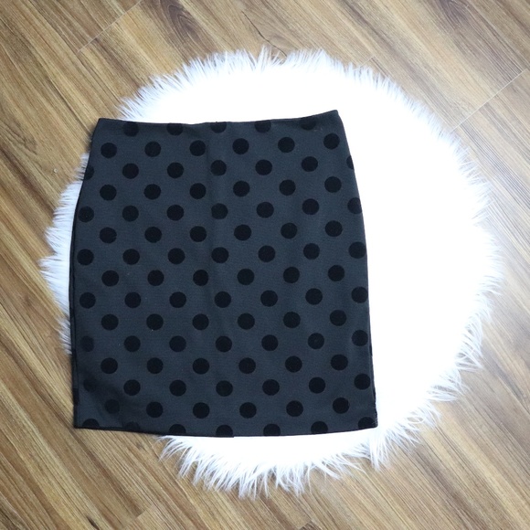 Banana Republic Dresses & Skirts - NEW Banana Republic Petite Black Dotted Skirt